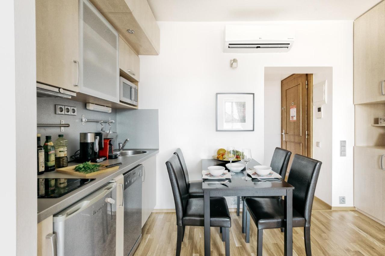 Lil Apartment With Tyn Cathedral View, Parking & Ac Praga Esterno foto