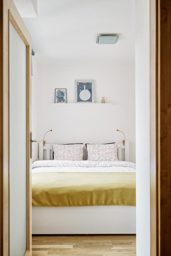 Lil Apartment With Tyn Cathedral View, Parking & Ac Praga Esterno foto