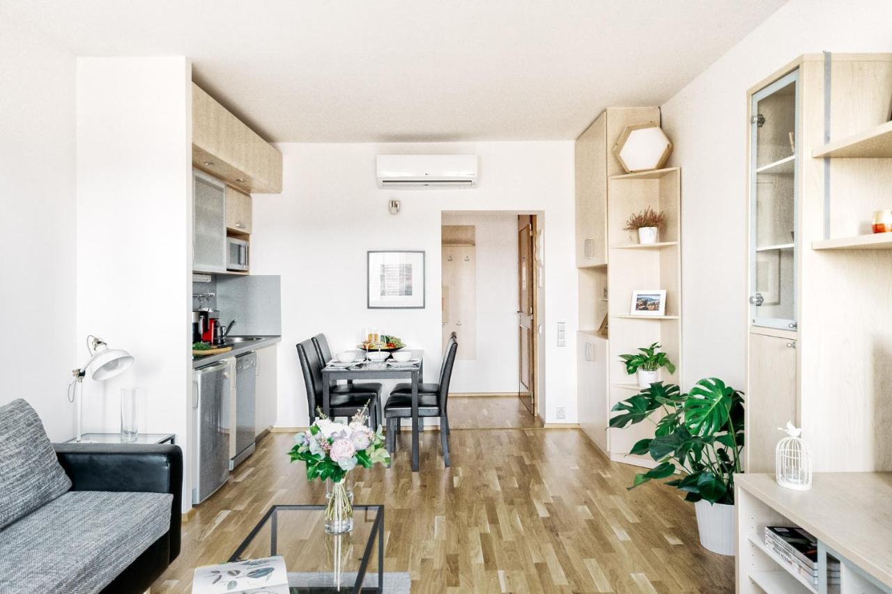 Lil Apartment With Tyn Cathedral View, Parking & Ac Praga Esterno foto