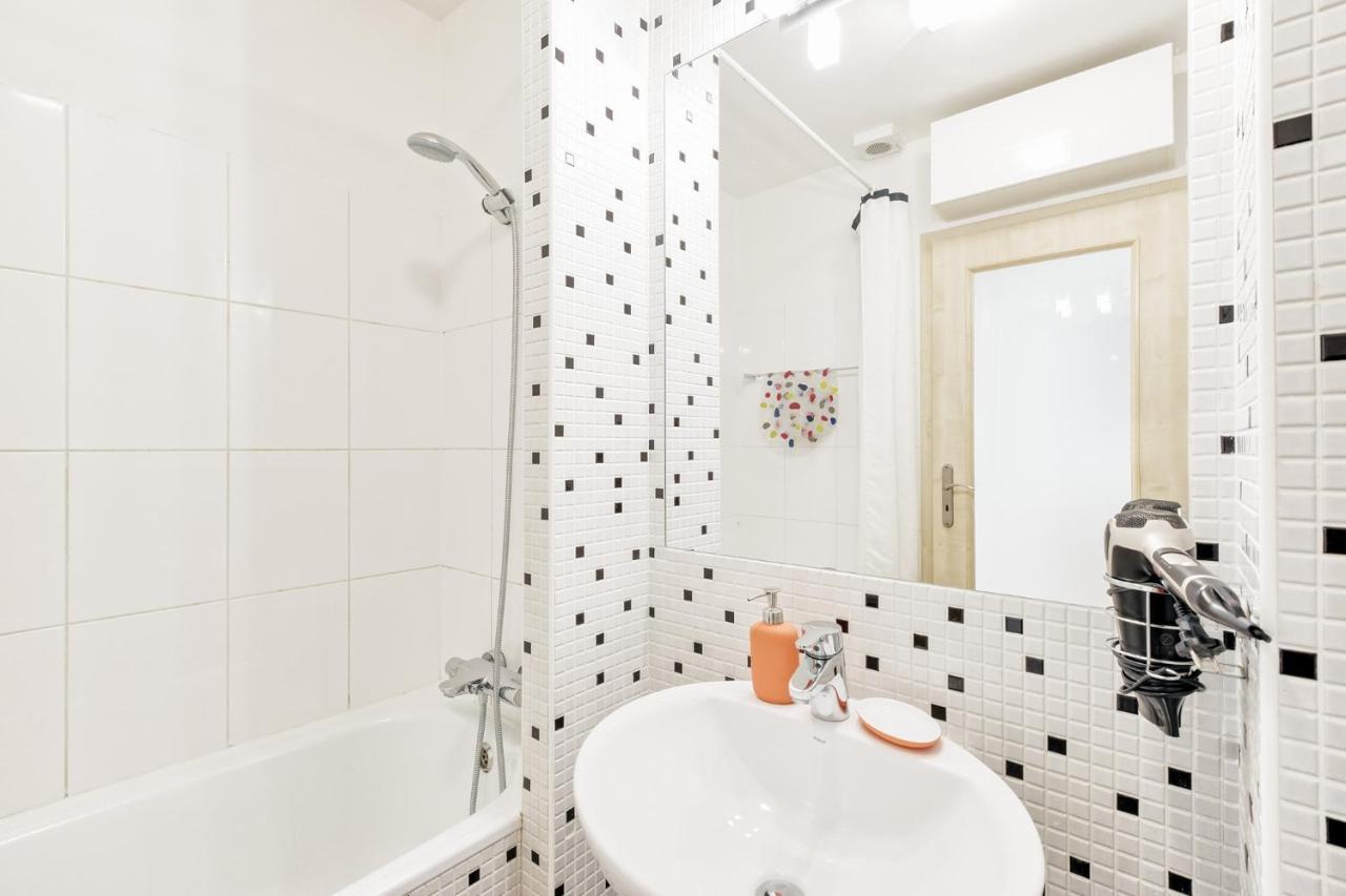 Lil Apartment With Tyn Cathedral View, Parking & Ac Praga Esterno foto